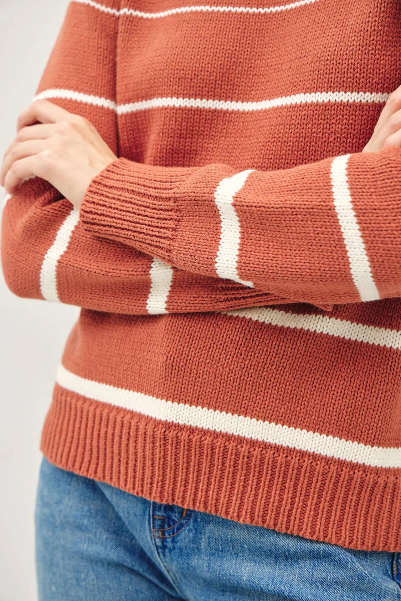 GRADIENT WIDTH STRIPE SWEATER
