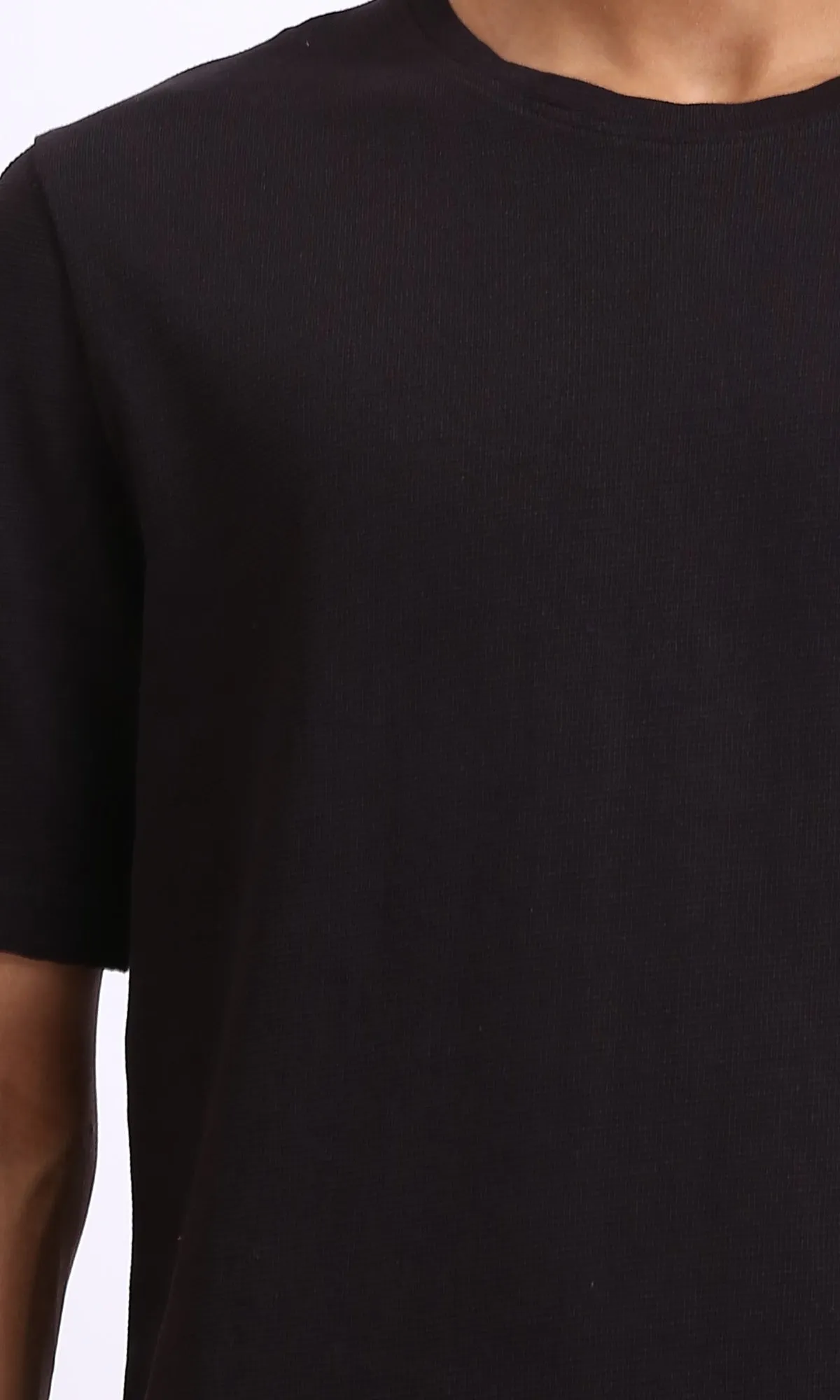 R210240 - Solid Pattern Slip On Basic Tee - Black